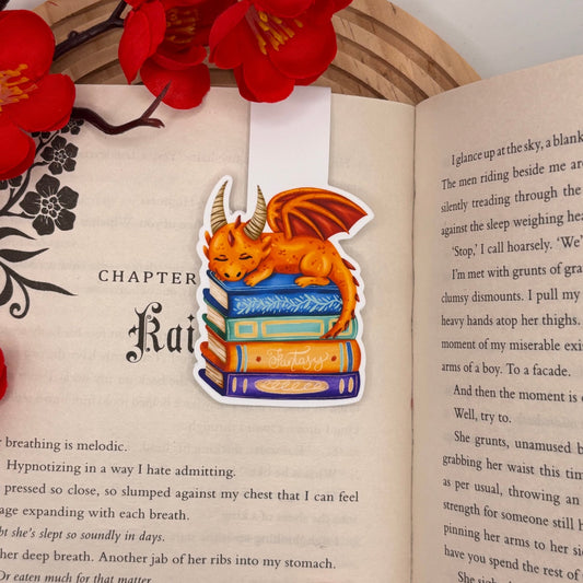 Snoozing dragon - Magnetic bookmark - Handmade bookish stationery - Stationery Passion